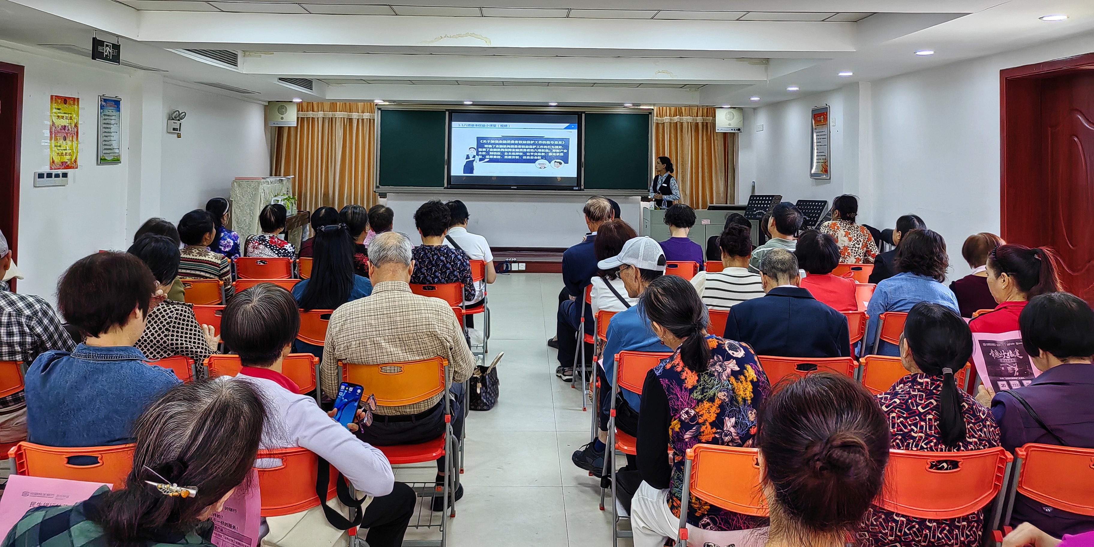 重庆南岸老年大学招生图片