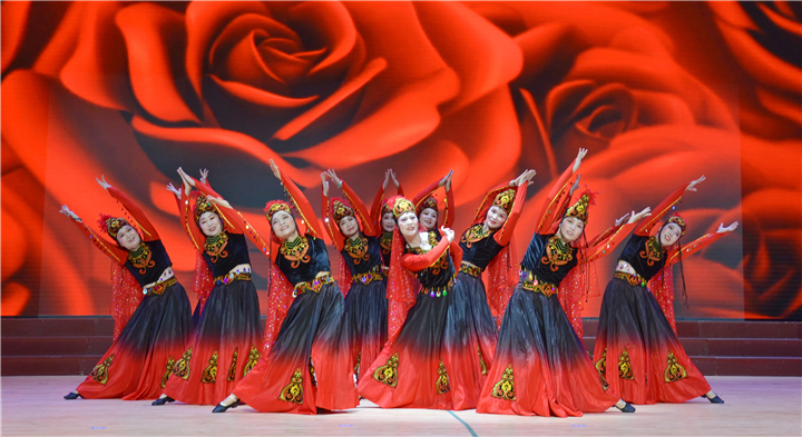 长乐区舞蹈《花儿为什么这样红》